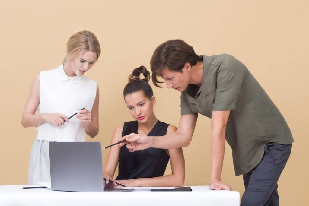 Teamwork in the workplace build strong teams